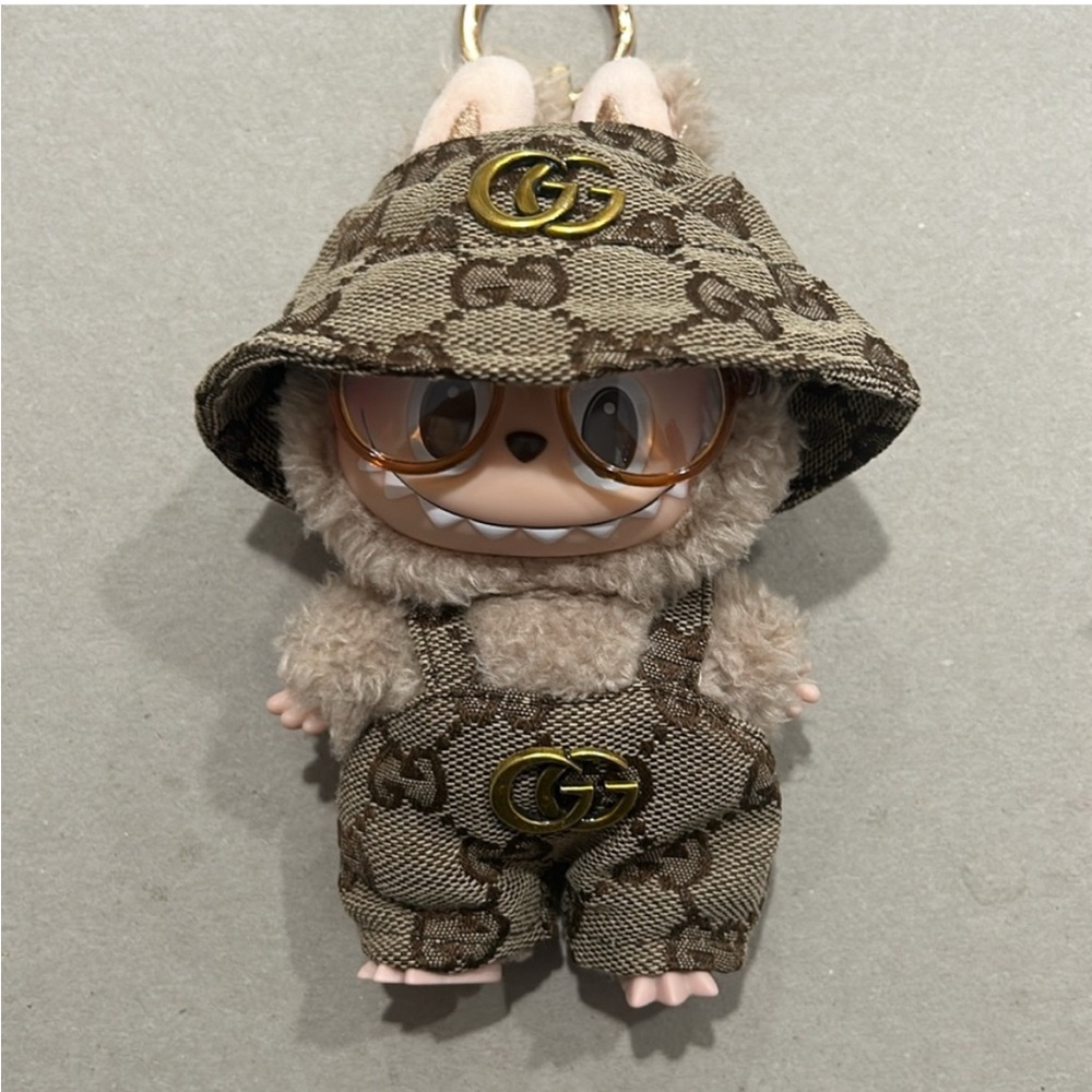 Outfit with Hat & Glasses